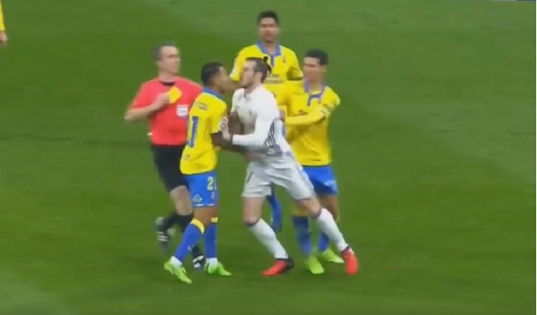 Bale prolupao: Dobio žuti i crveni karton u pet sekundi pa molio suigrače za oprost