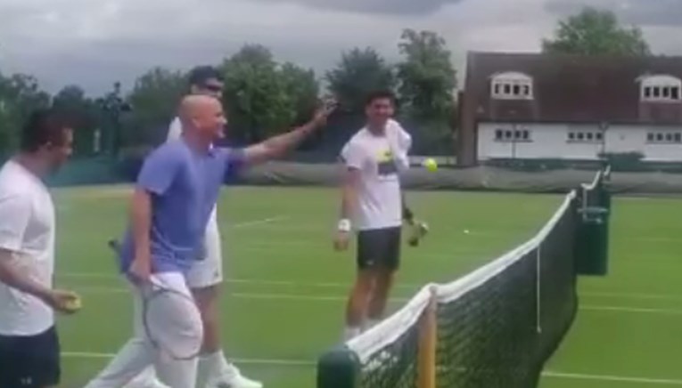 Đoković, Ančić i Agassi igrali balote na travnjaku Wimbledona