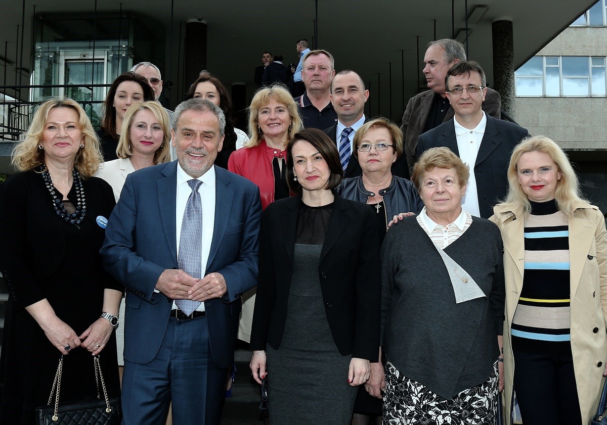 Bandić izašao iz bolnice pa predao potpise: "Imam snage za tri normalna čovjeka"