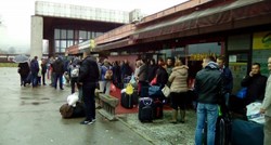 Tužne slike s banjalučkog kolodvora, suze i oproštaji 200 ljudi koji odlaze u Slovačku