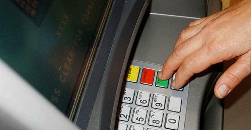 Oprez, otkriven još jedan skimming uređaj, snimao kartice na bankomatu kod Novalje