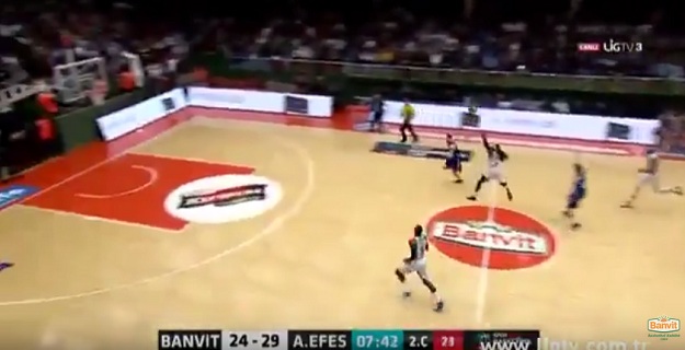 Video dana: Šarićev Efes primio najluđi koš sezone