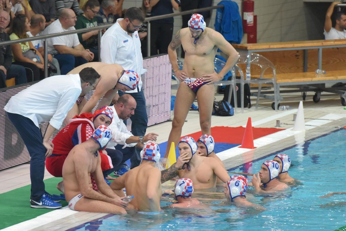 NAVIJAČI ODUŠEVLJENI Hrvatski vaterpolisti ugostili Španjolce u Sisku