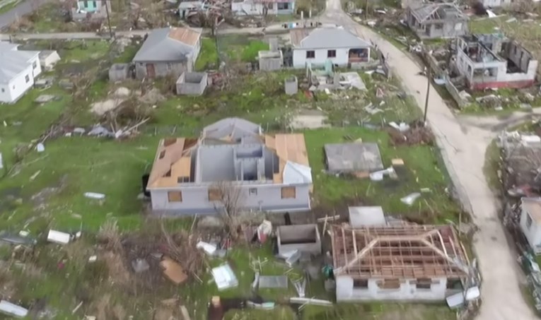 VIDEO Otok Barbuda nenastanjen je po prvi put nakon 300 godina, sve zbog uragana Irme
