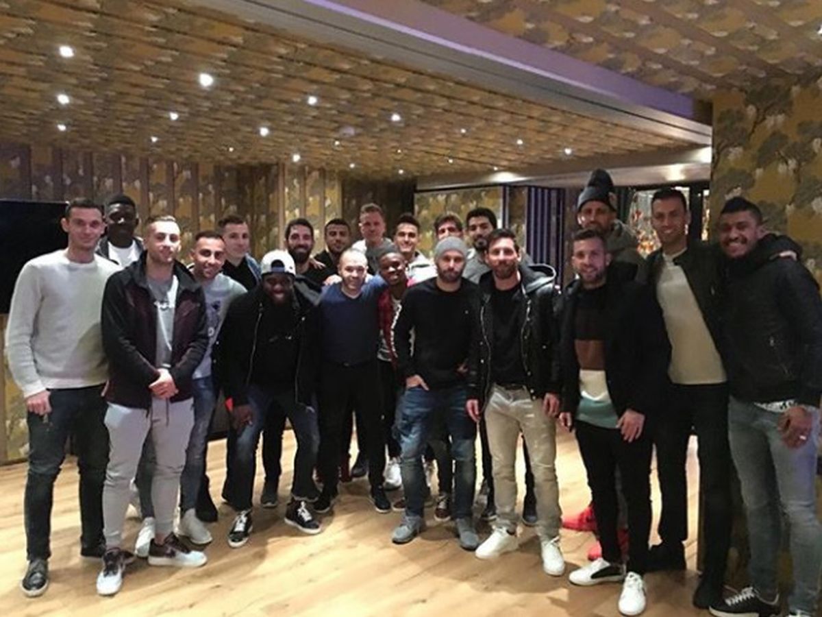 DRUŽENJE BEZ RAKITIĆA Messi ugostio suigrače u svom restoranu