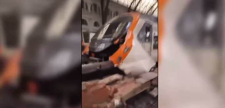 VIDEO Vlak bez kočenja uletio u stanicu u Barceloni, najmanje 54 ozlijeđenih, vozač u šoku
