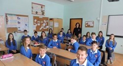FOTO Karlovačka škola uvela školske uniforme, što mislite o tome?
