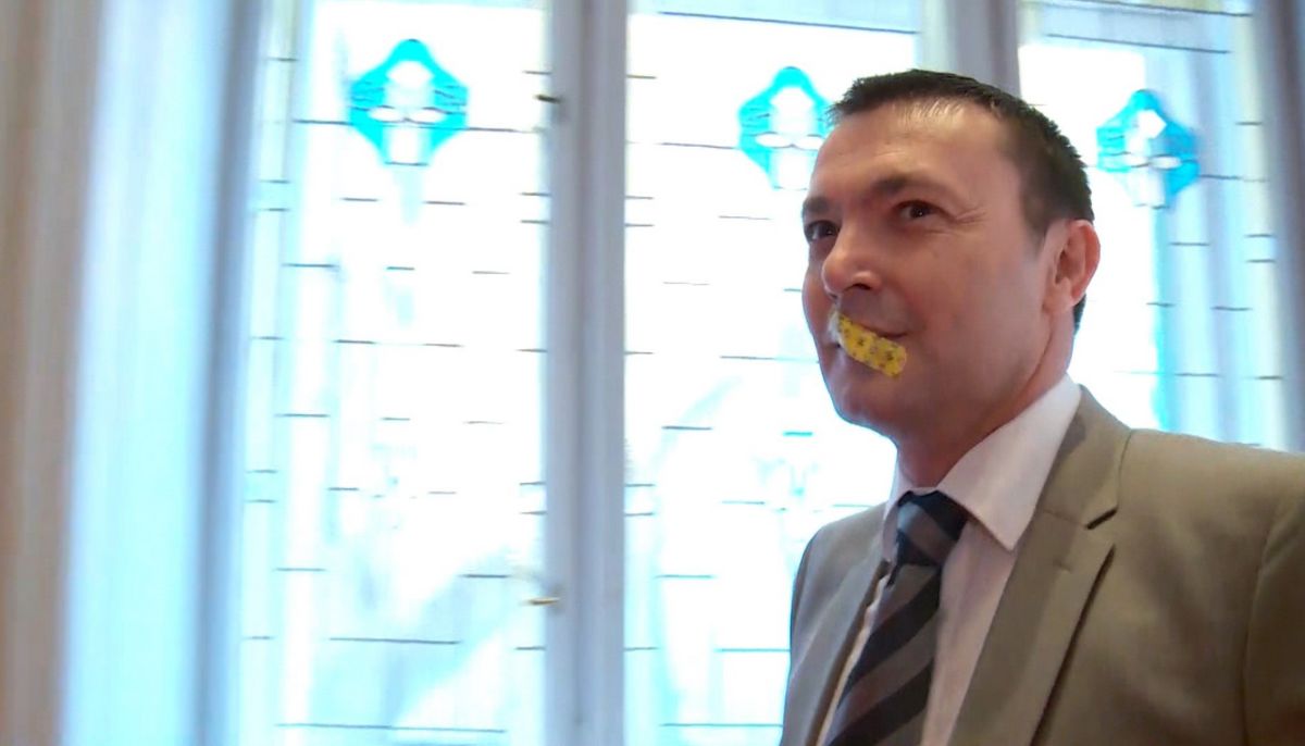 Bauk u sabornicu ušao s flasterom na ustima