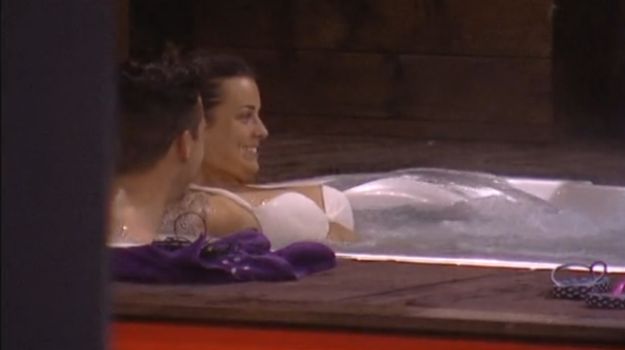 BB Katja zavodljivo ušetala u jacuzzi pa je šokirala golotinja: "Ti nemaš gaće!"