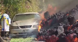 Lava na Havajima guta auto, pogledajte snimku
