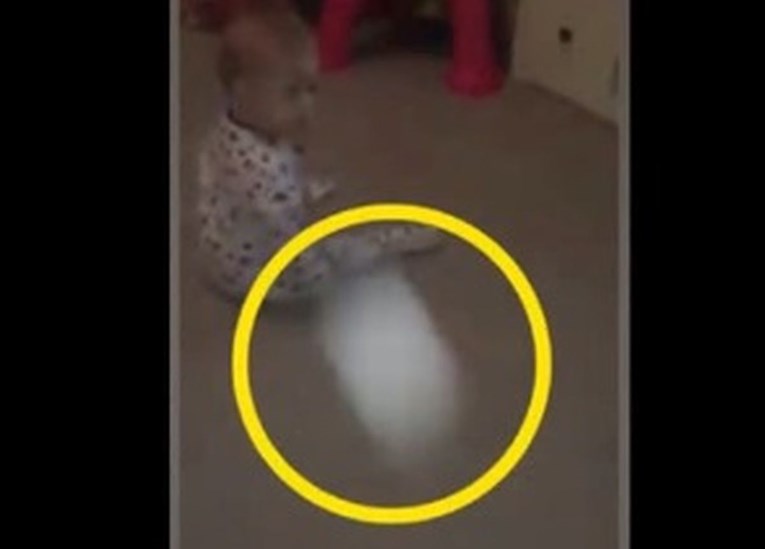 VIDEO Snimala svoju bebu u igri pa uočila nešto jezivo: "To je moja preminula prijateljica"