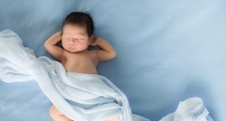 Najbolji položaji za spavanje za bebe