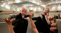 Muče li vas razdvojeni mišići, nek vam beba pomogne u vježbi