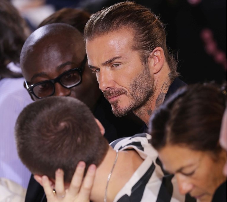 FOTO Dok Victoria žali što se igrala sa svojim grudima, David Beckham iznenadio obožavatelje izgledom