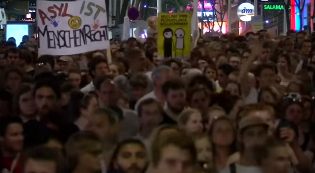 U Beču masovni prosvjed podrške izbjeglicama, 20.000 ljudi poručilo: "Dosta je smrti i patnje"