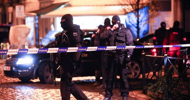 Muškarac uhićen u Bruxellesu zbog bombaške prijetnje nosio je lažni pojas s eksplozivom