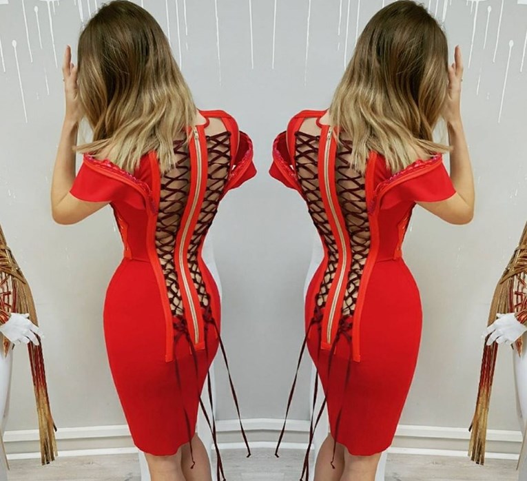 FOTO Prelijepa hrvatska voditeljica izgleda fenomenalno u seksi crvenoj haljini
