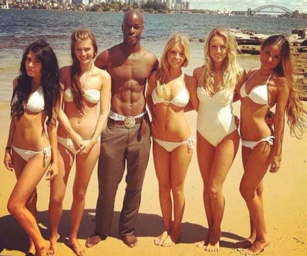 Bikini gangster: Uspješni maneken i reper ima mračnu tajnu iz prošlosti
