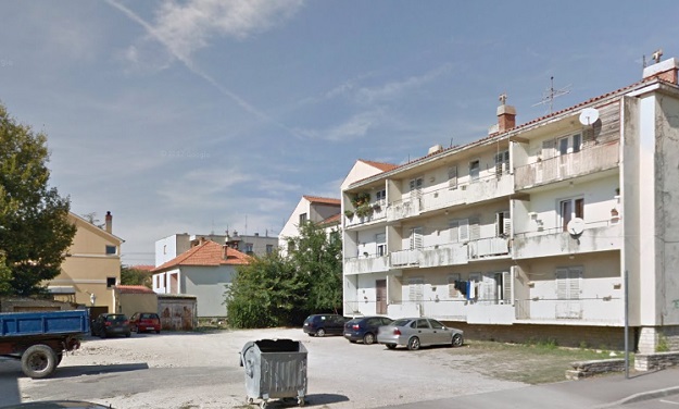 U Benkovcu dijete palo s trećeg kata