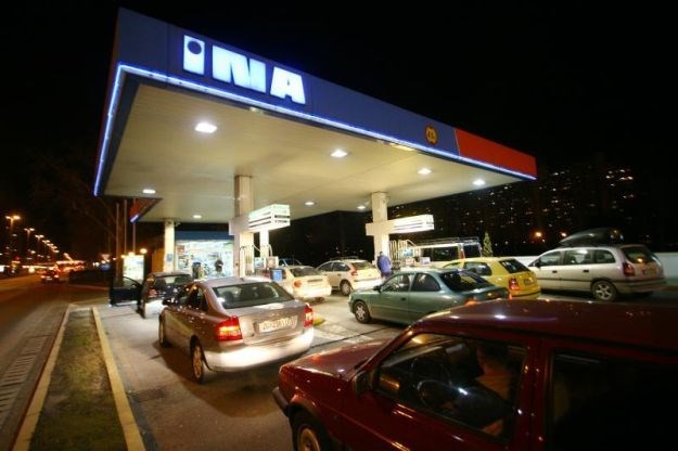 U utorak novo veliko pojeftinjenje goriva, cijene bi mogle pasti i za desetak lipa