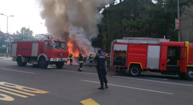 Detonacija u Beogradu: U eksploziji bombe postavljene pod džip ozlijeđeno više osoba