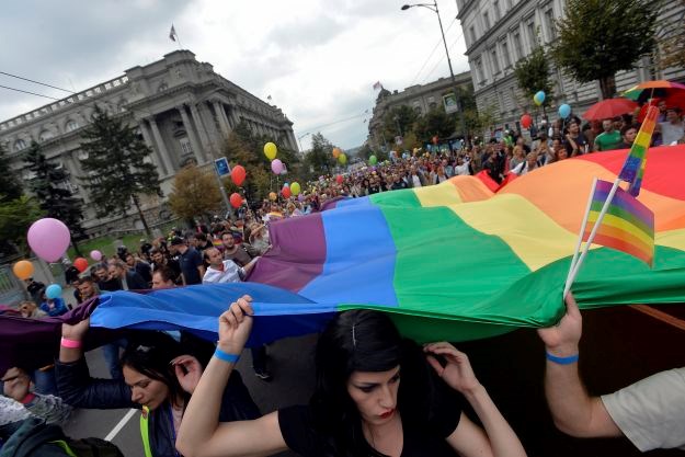 Slovenci na referendumu odlučuju hoće li gay parovima dati prava koja imaju heteroseksualni parovi