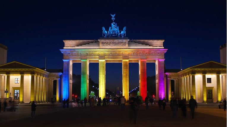 Svi muslimanski zastupnici u Njemačkoj glasali za legalizaciju gay brakova