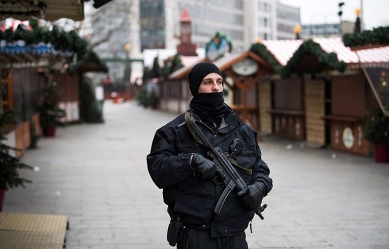 U blizini berlinskog božićnog sajma pronađena vrećica s municijom