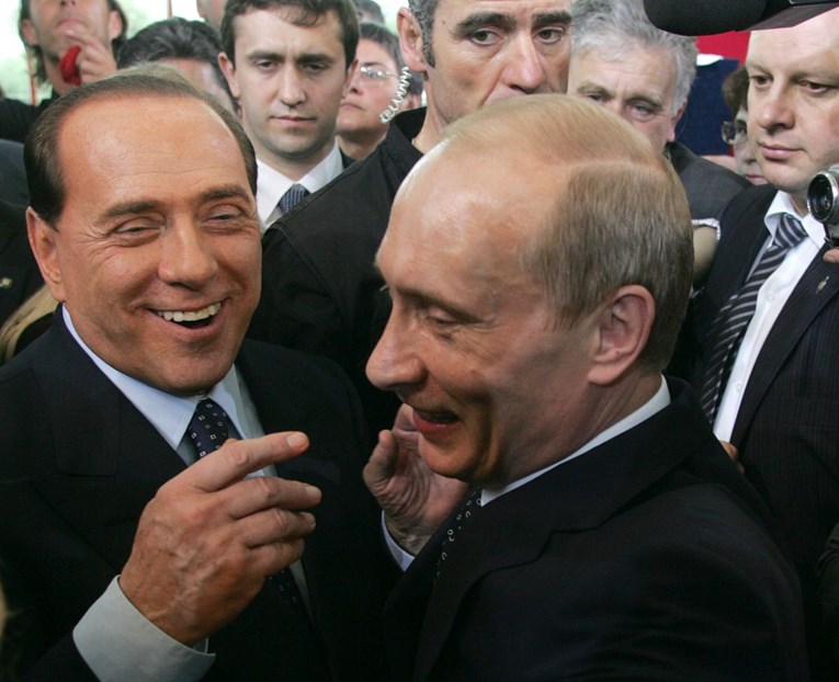 Čekajte da vidite što je Berlusconi poklonio Putinu za rođendan