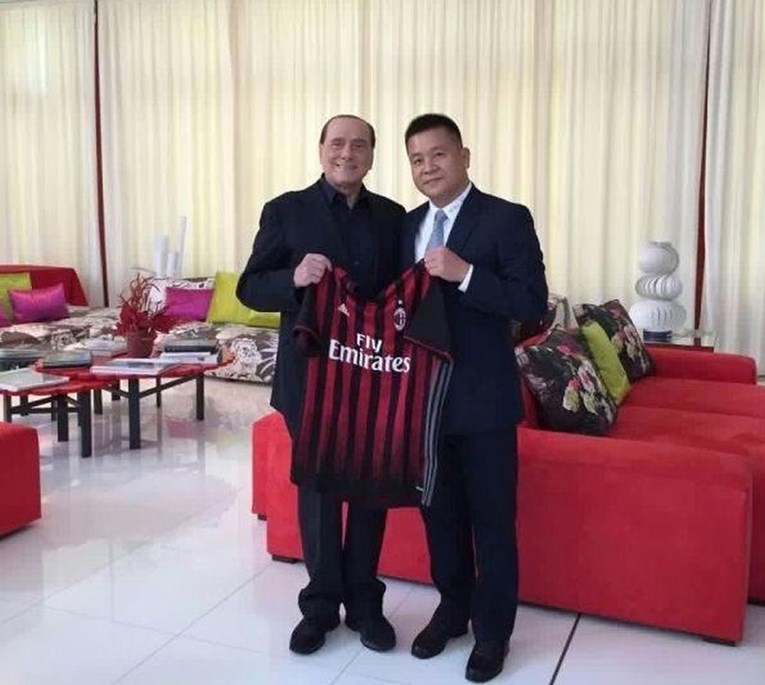 KRAJ BERLUSCONIJEVE ERE Kinezi kupili Milan za 740 milijuna eura: "Vratit ćemo velikana na vrh svjetskog nogometa"