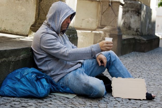 Želi van Hrvatske: Beskućnik tražio pomoć u britanskom konzulatu pa ga pritvorili na 9 dana