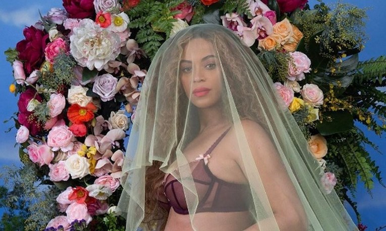 Beyonce fotkom u donjem rublju objavila da je trudna, no to nije najneobičnija stvar
