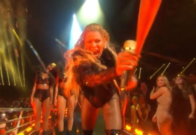 VIDEO Najuvrnutije scene: Beyonce razbila kameru, Rihanna se izmakla da je Drake ne poljubi