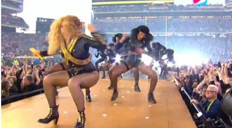 Beyonce na Coachelli pokušavala dignuti sestru pa se prosula  po pozornici