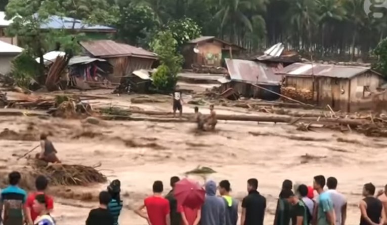 VIDEO Strašna oluja ubila najmanje 200 ljudi na Filipinima, nestala cijela sela, najgore tek dolazi