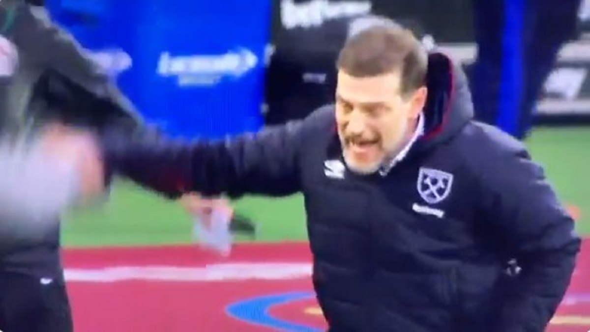 KAOS U LONDONU Bilić primio gol u 94. minuti pa razbio mikrofon i vikao sucu: "Ti si jebena sramota!"