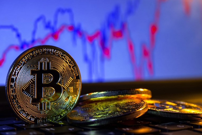 Bitcoin u jednom danu izgubio trećinu vrijednosti, je li ovo kraj ludnice?