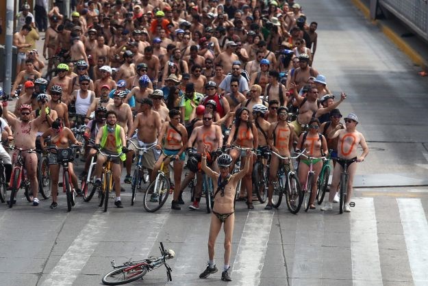 VIDEO Stotine golih biciklista prošle gradom: "Ako nas ne vidite odjevene, možda nas vidite gole"