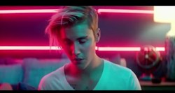 Urnebesni video: Justin Bieber se prosuo na koncertu koliko je dug i širok