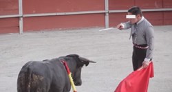 UŽASAN VIDEO: Mladi sadisti na oduševljenje publike mlade bikove muče na smrt
