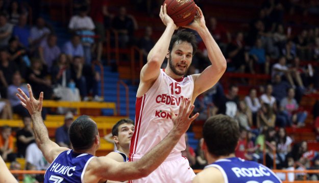 Cedevita u zadnjoj četvrtini slomila Cibonu i povela u finalu