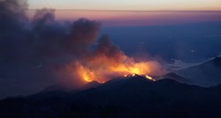 I dalje gori na Biokovu, vatra se proširila na sjevernu stranu planine