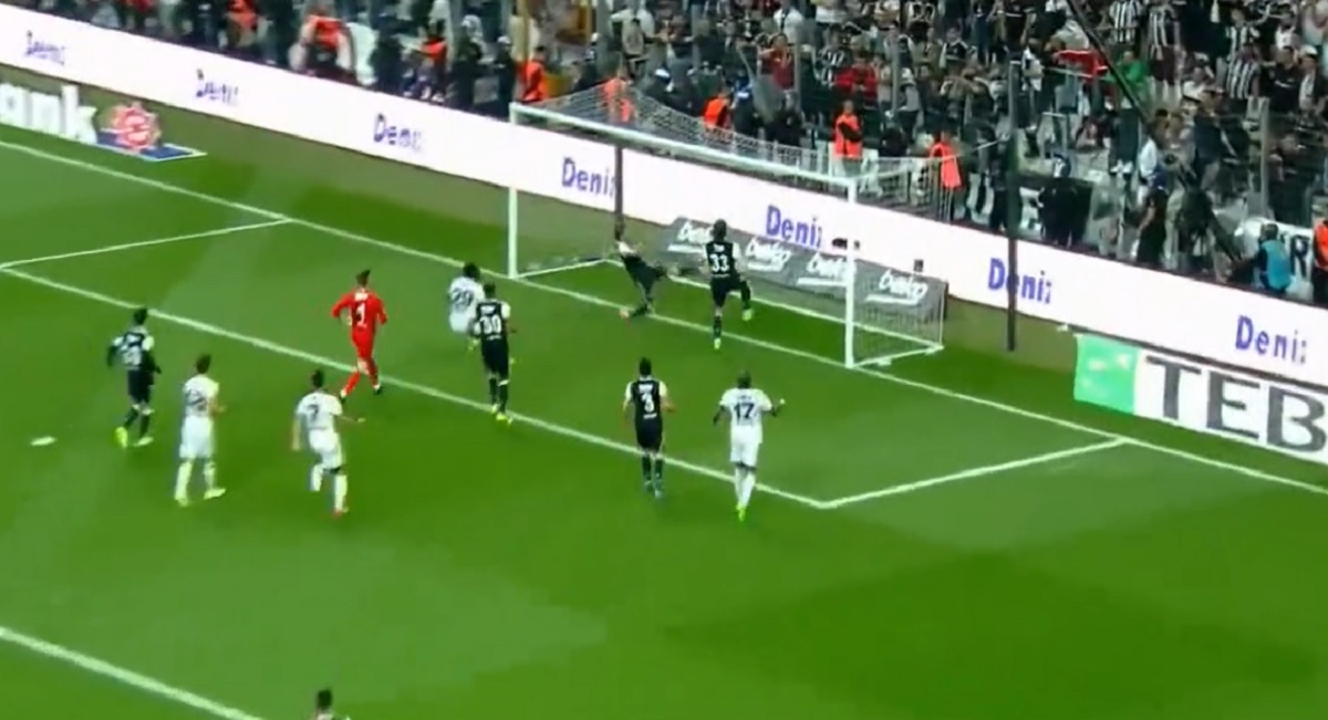 KAKVI MAGARCI Bešiktaš s dva igrača više zabio autogol u 94. minuti i zakomplicirao si prvenstvo