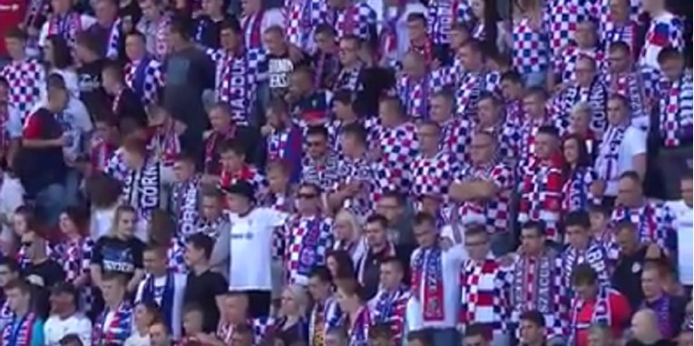 "KADA UMREN UMOTAN U BILO" Na poljskom stadionu svirala pjesma u čast ubijenog navijača Hajduka