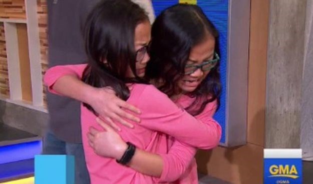 VIDEO Blizanke razdvojene nakon rođenja susrele se prvi put u životu