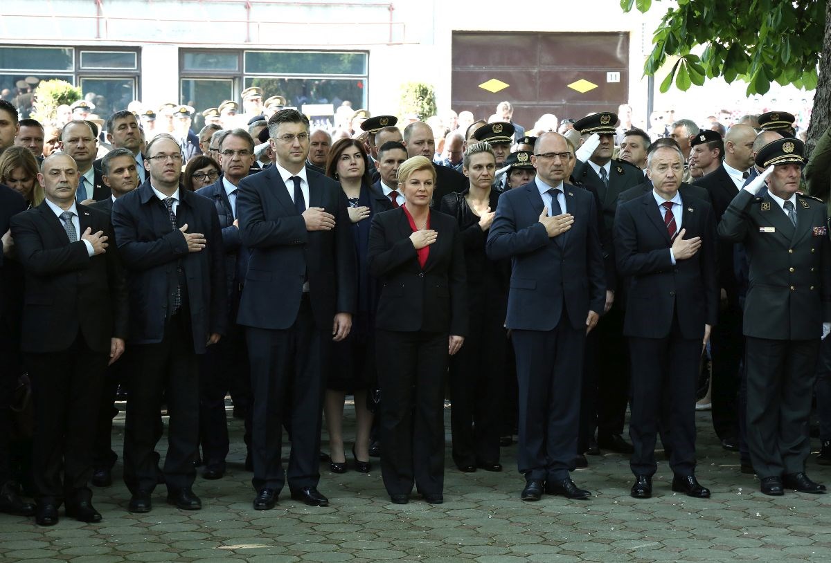 FOTO: U Okučanima odana počast braniteljima poginulima u akciji "Bljesak"