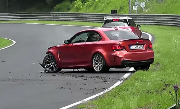 BMW 1M Coupe završio u ogradi