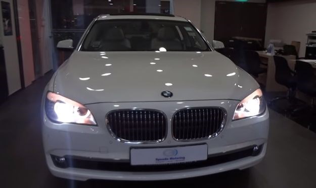 Novac su brojali satima: Novi BMW platila hrpom sitniša