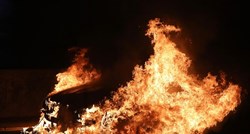FOTO U Zadru izgorio BMW serije 5, potpuno je uništen