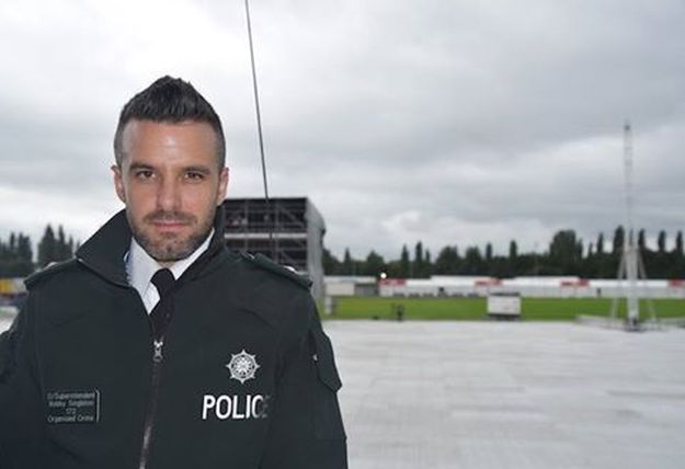 "Što trebam napraviti da me uhiti": Prezgodni policajac potpuno zaludio internet